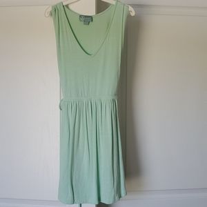 Sleeveless maternity top